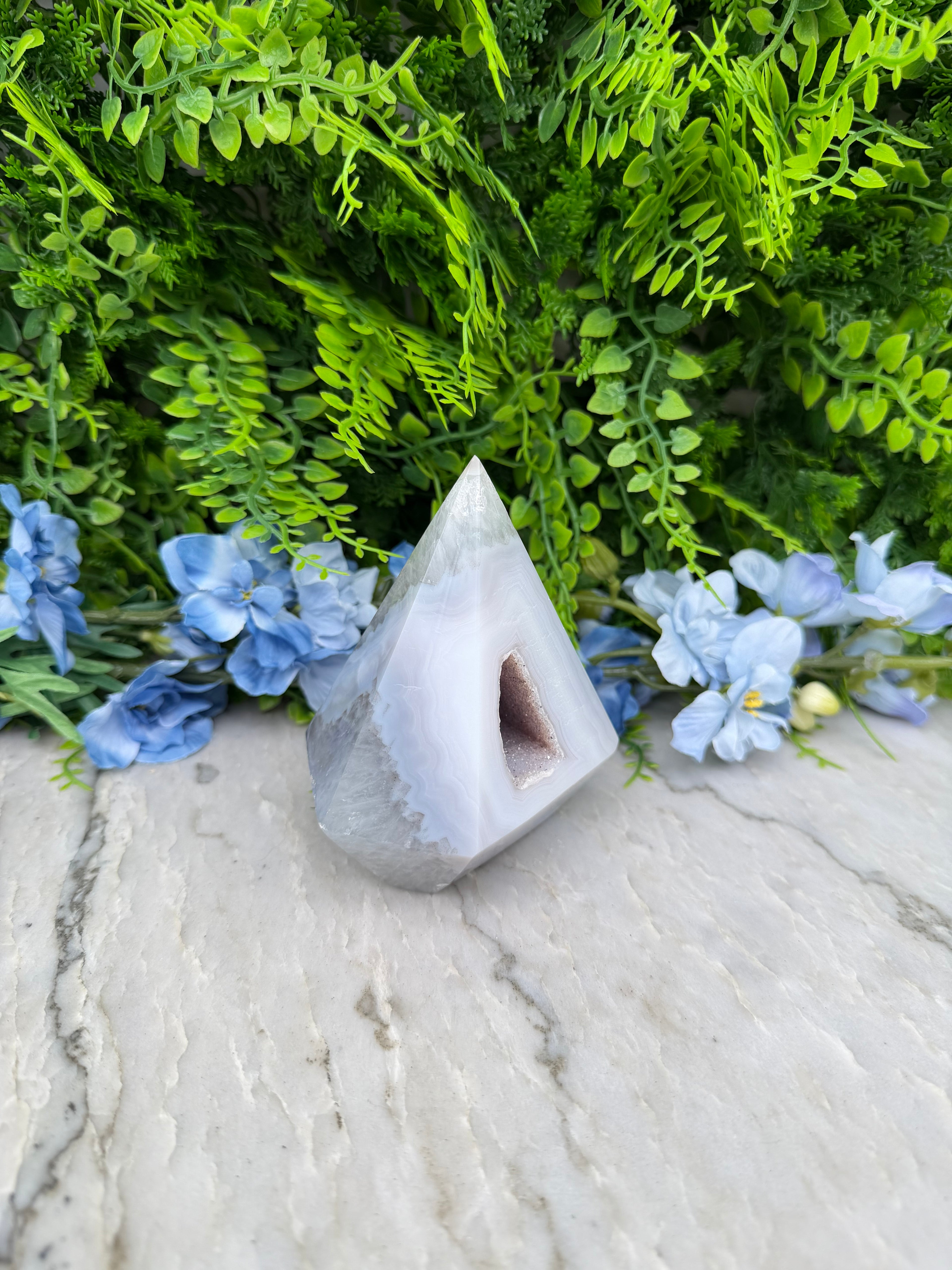 Druzy Agate with Rock Crystal in a Diamond Shape (560 gr/10.5 cm)