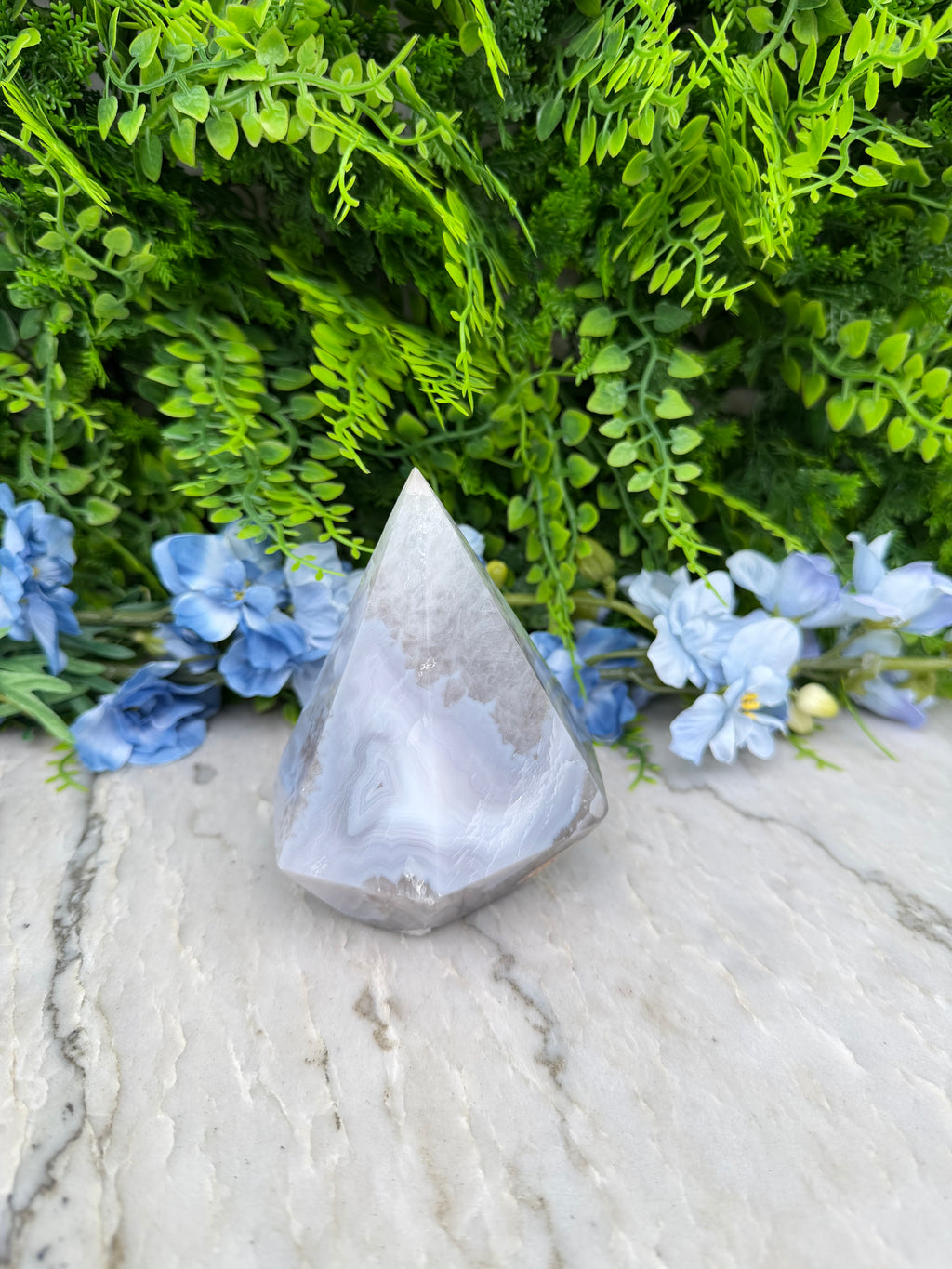 Druzy Agate with Rock Crystal in a Diamond Shape (560 gr/10.5 cm)