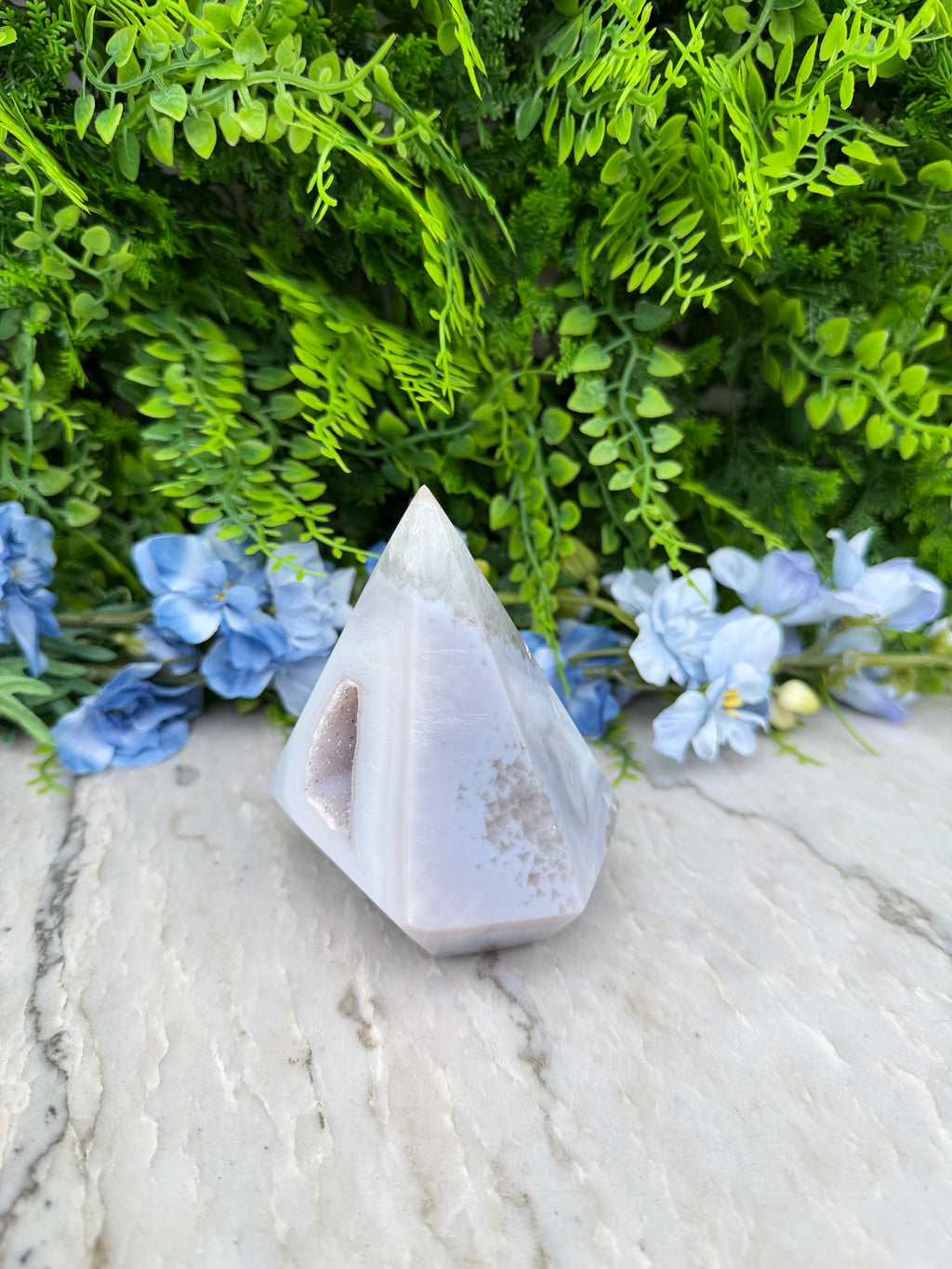 Druzy Agate with Rock Crystal in a Diamond Shape (560 gr/10.5 cm)
