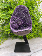 Amethist cluster op standaard by KEY LIME STORE