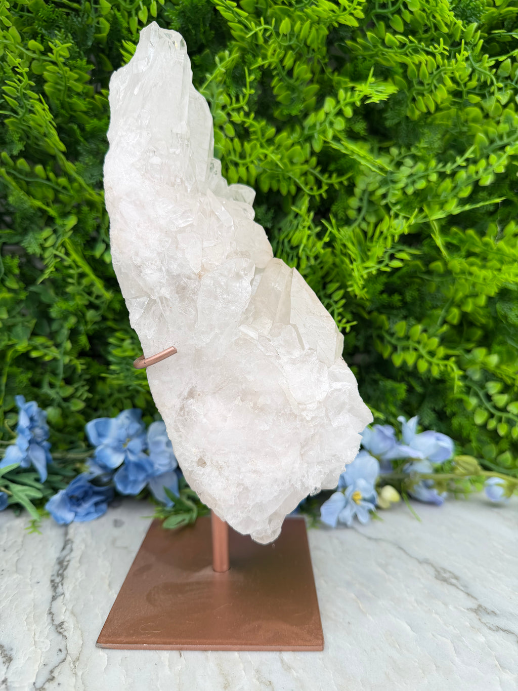 Bergkristal cluster op standaard (2101 gr/28 cm)