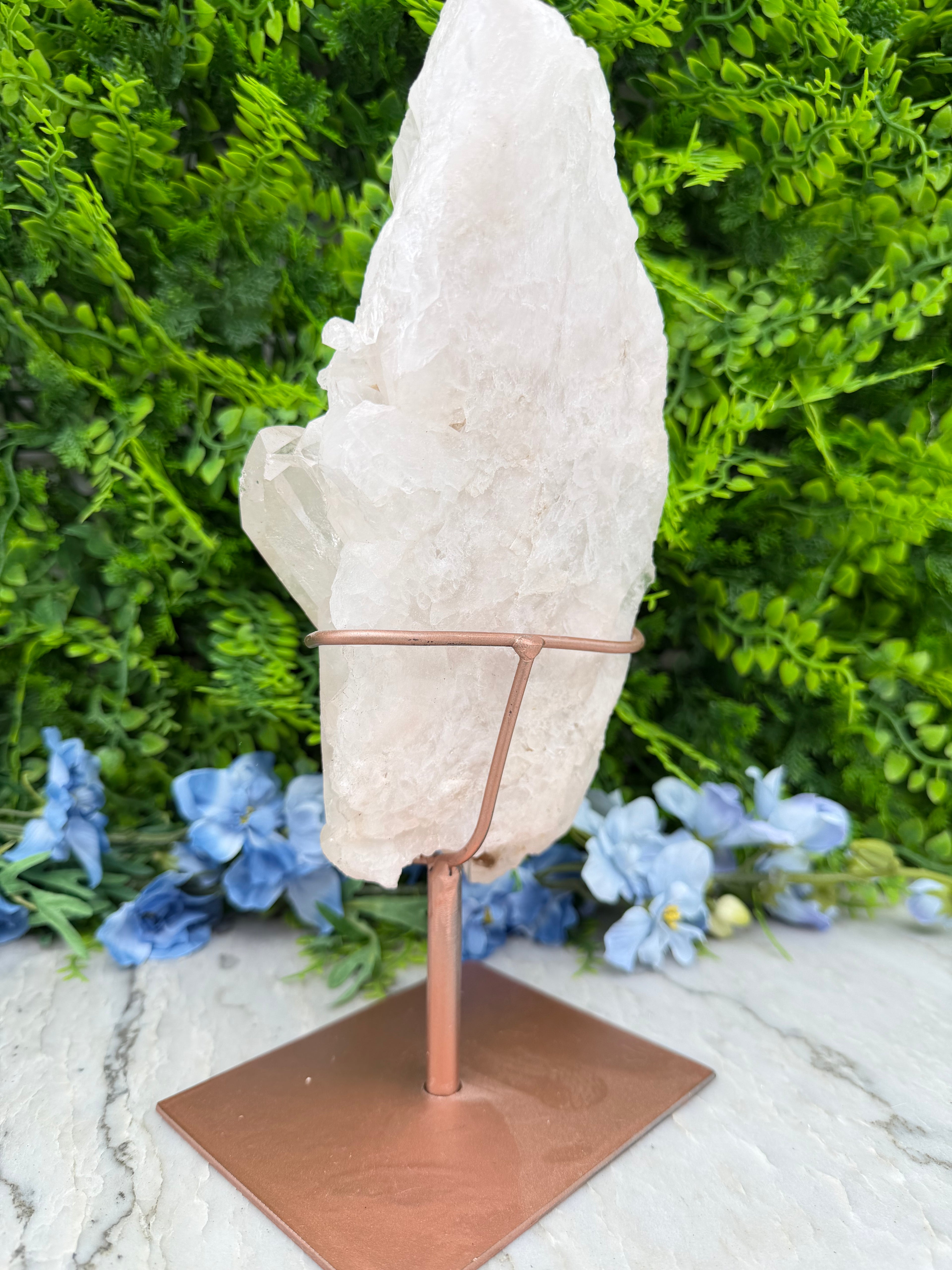 Bergkristal cluster op standaard (2101 gr/28 cm)