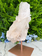 Bergkristal cluster op standaard (2101 gr/28 cm)