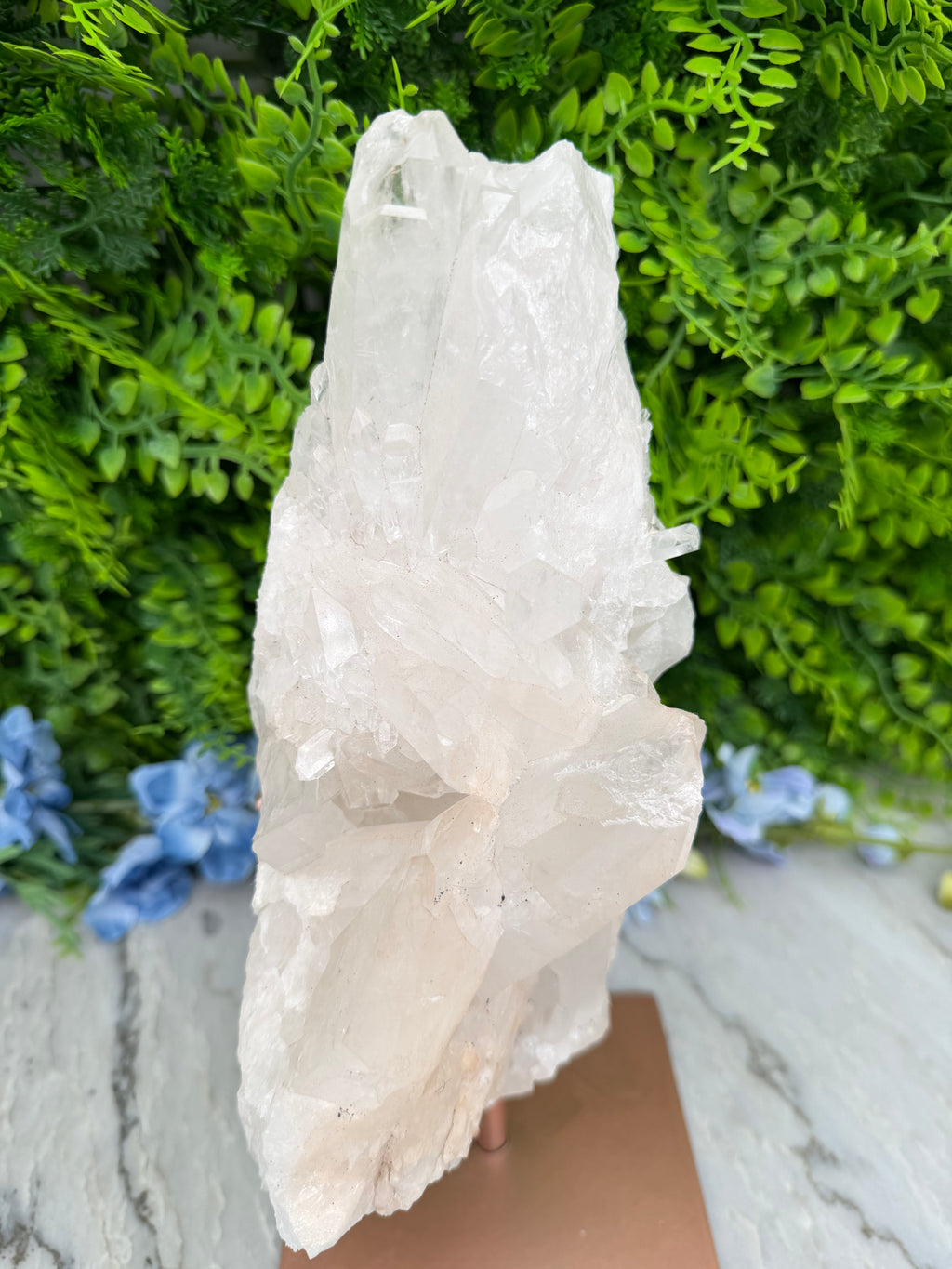 Bergkristal cluster op standaard (2101 gr/28 cm)