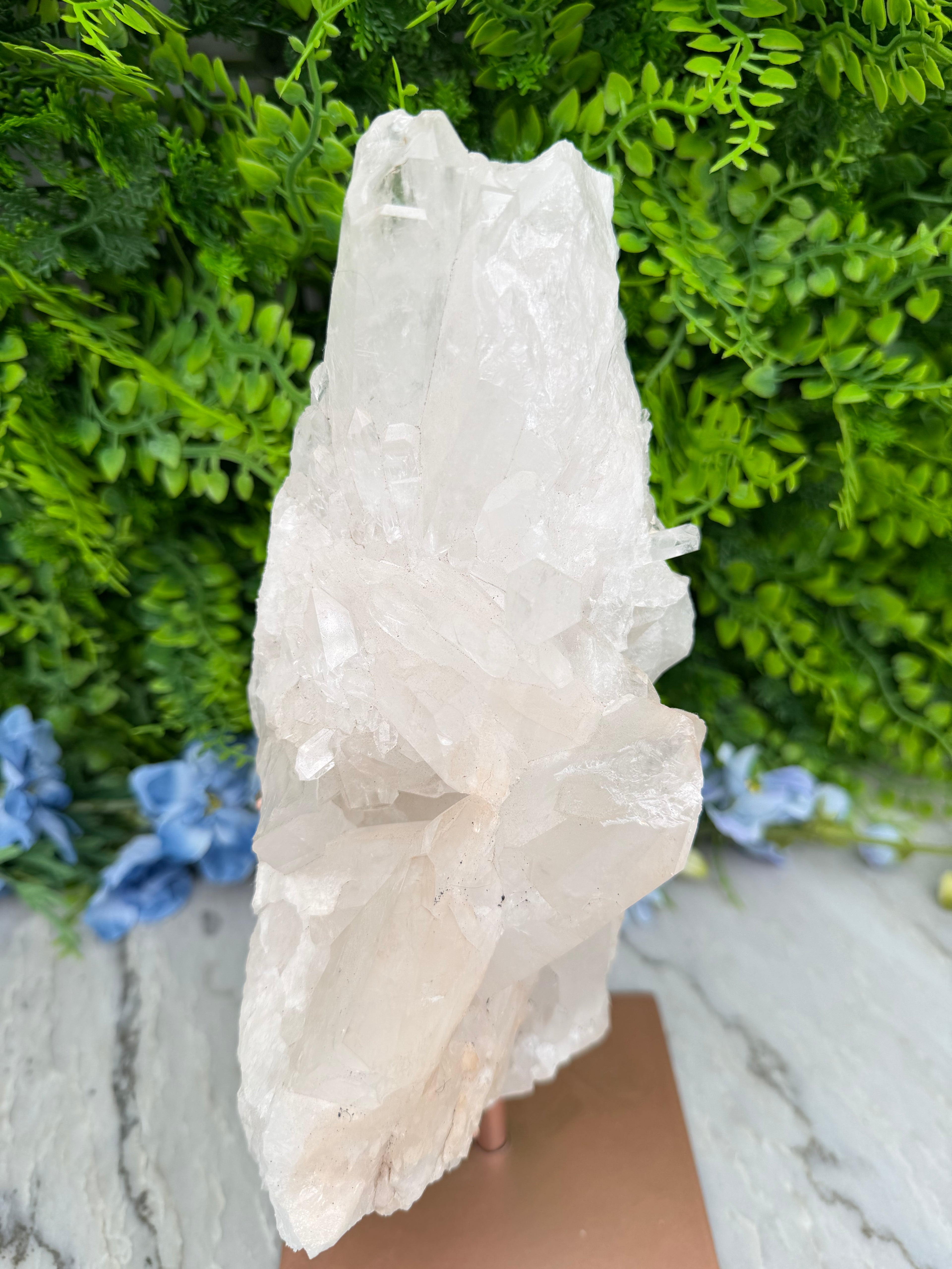 Bergkristal cluster op standaard (2101 gr/28 cm)