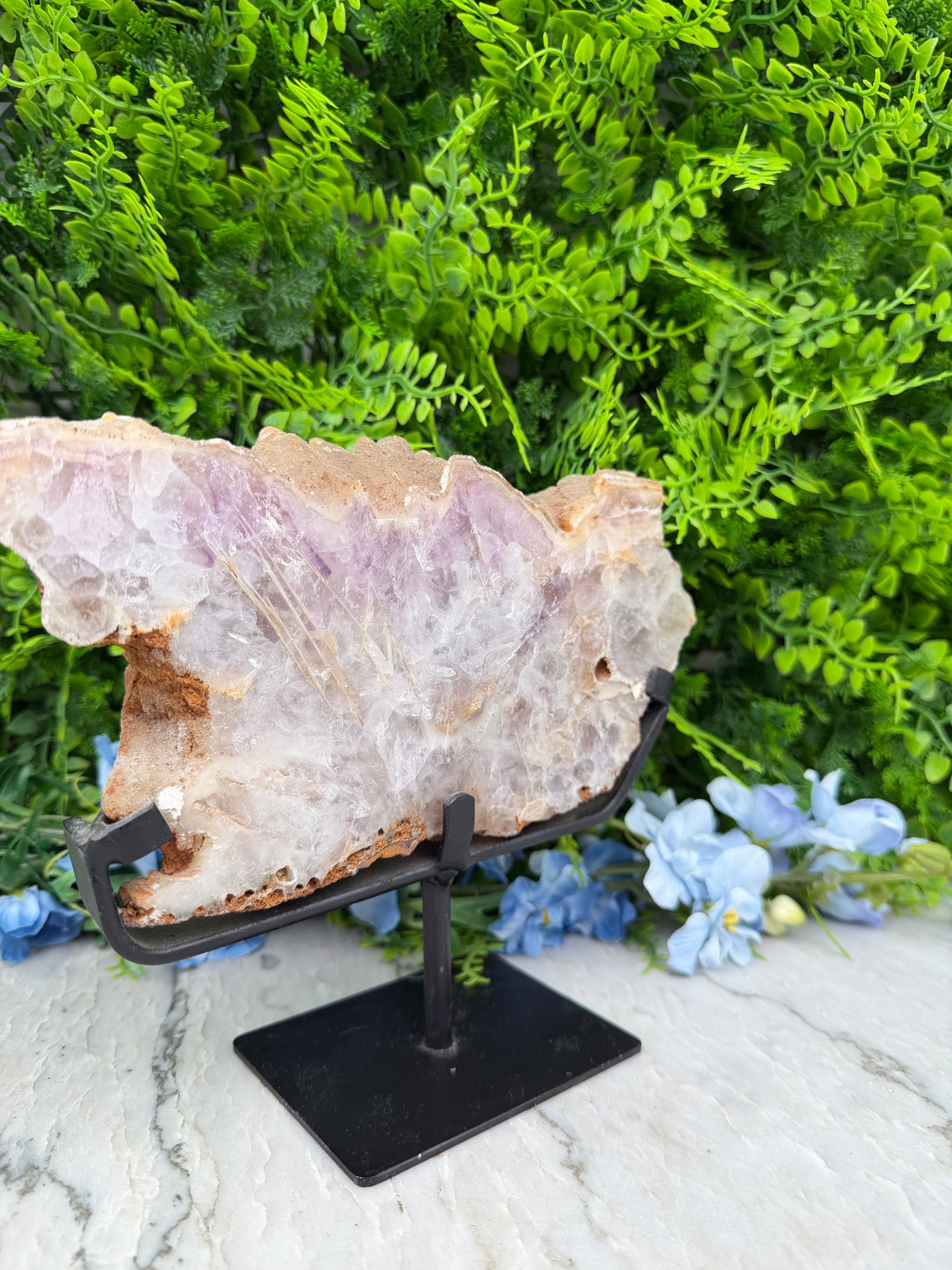 Amethyst fan-shaped thick disc on a stand (1580 gr/22 cm)