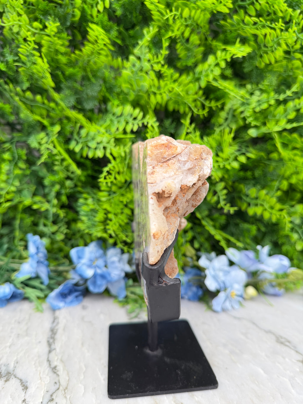 Amethyst fan-shaped thick disc on a stand (1580 gr/22 cm)
