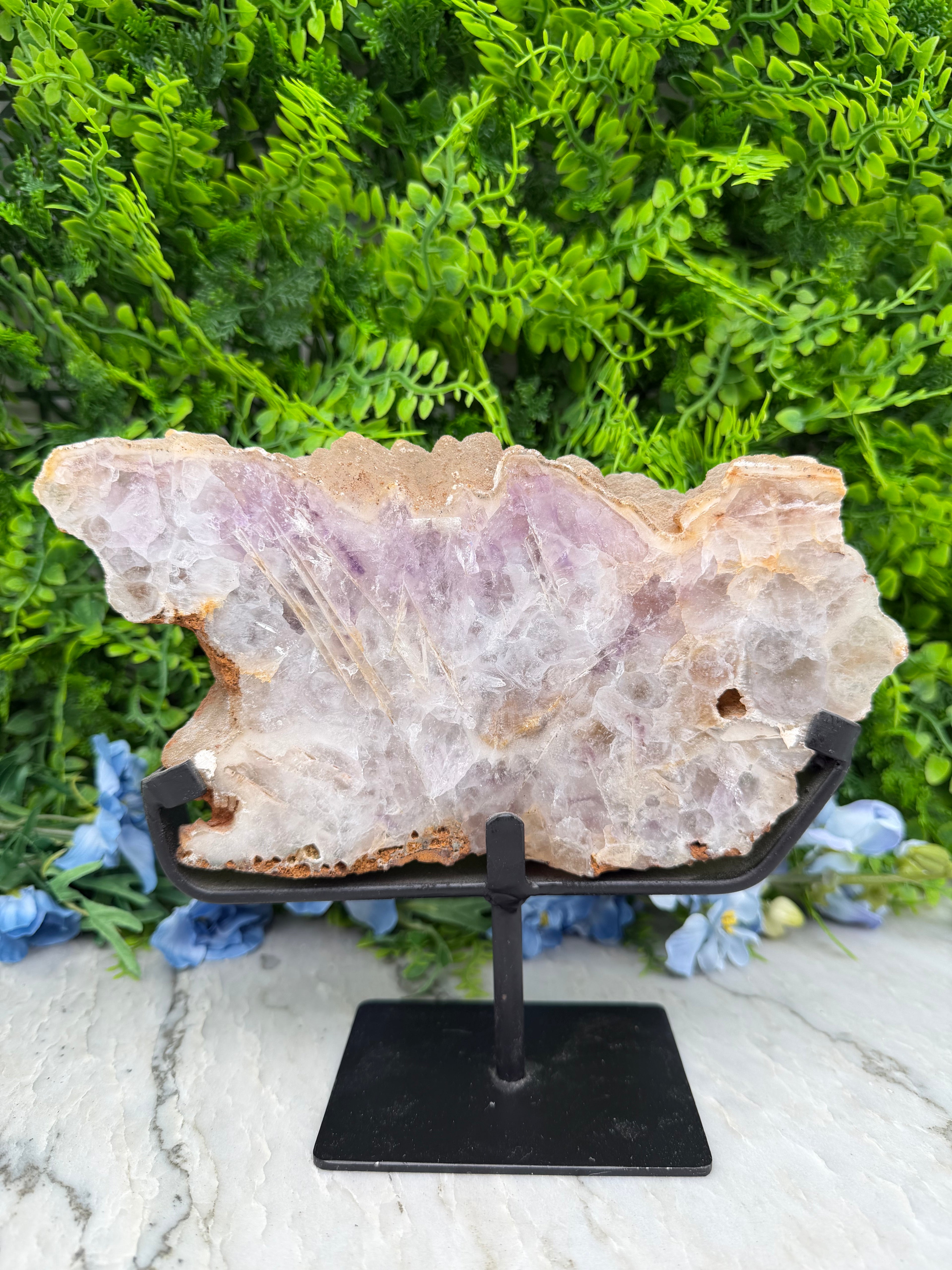 Amethyst fan-shaped thick disc on a stand (1580 gr/22 cm)