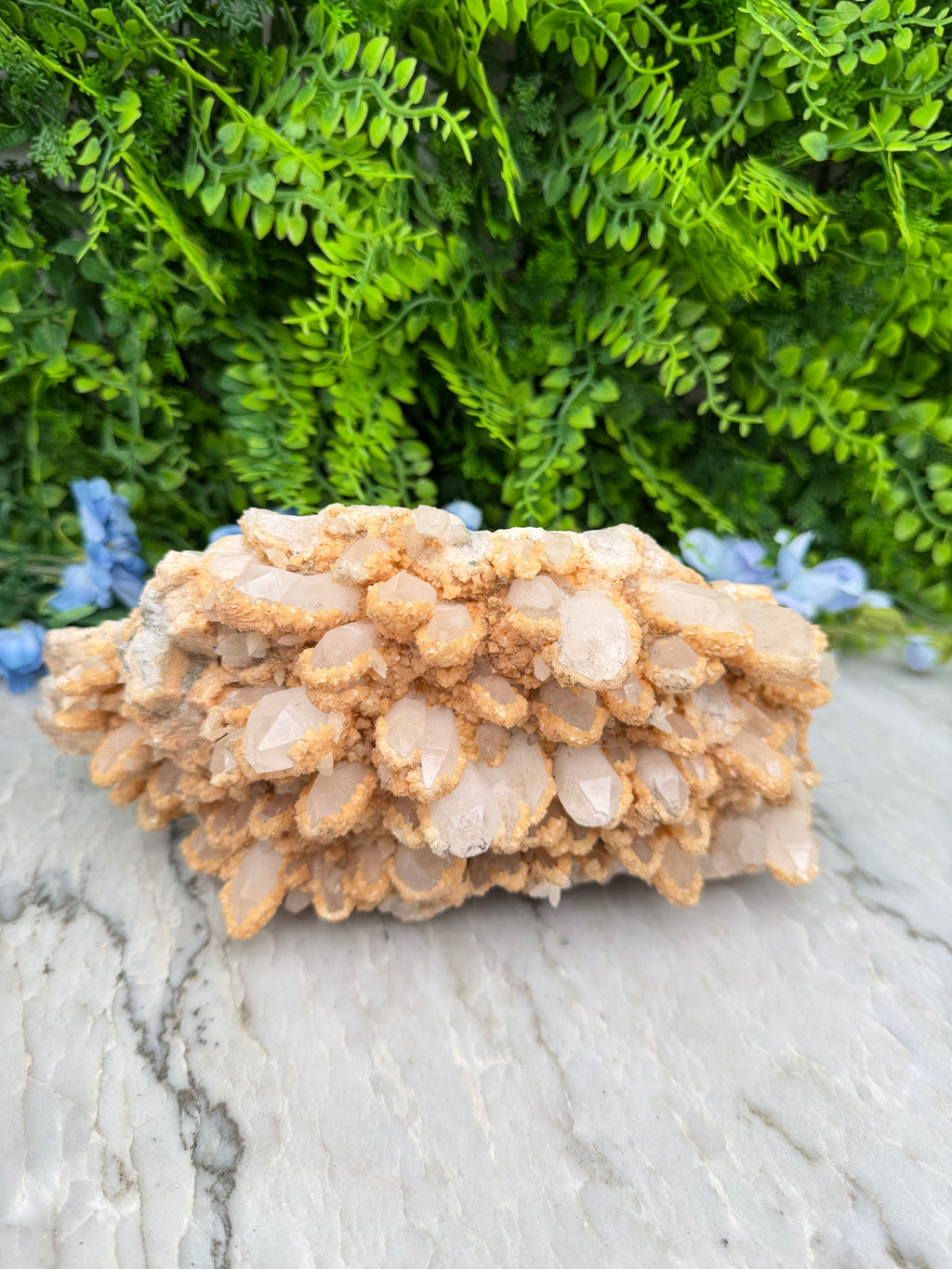 Museumstuk - Bergkristal met zeldzame begroeiing en Pyriet (2372 gr/23.5 cm)