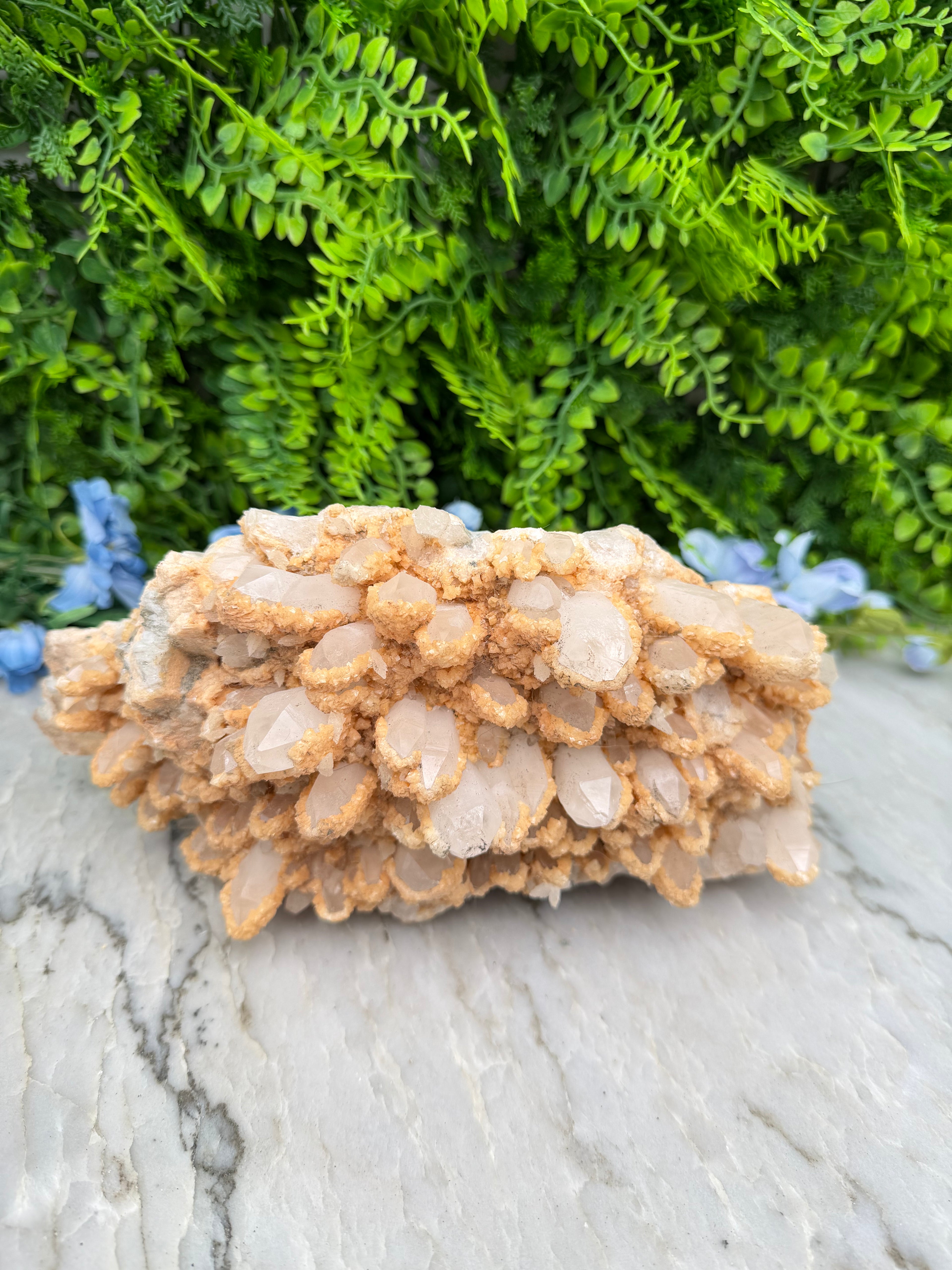 Museumstuk - Bergkristal met zeldzame begroeiing en Pyriet (2372 gr/23.5 cm)