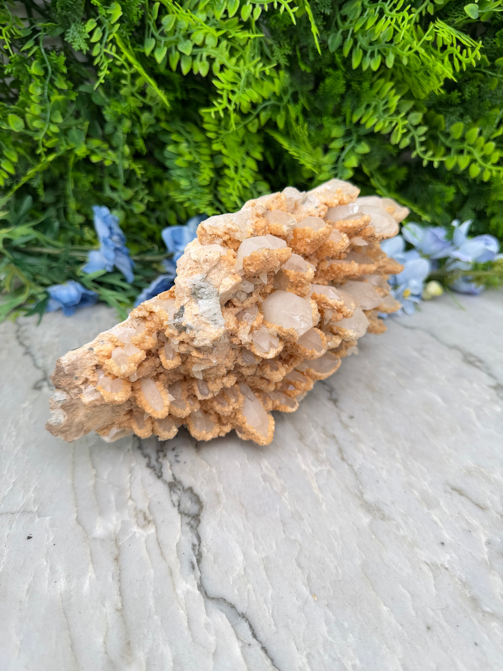 Museumstuk - Bergkristal met zeldzame begroeiing en Pyriet (2372 gr/23.5 cm)