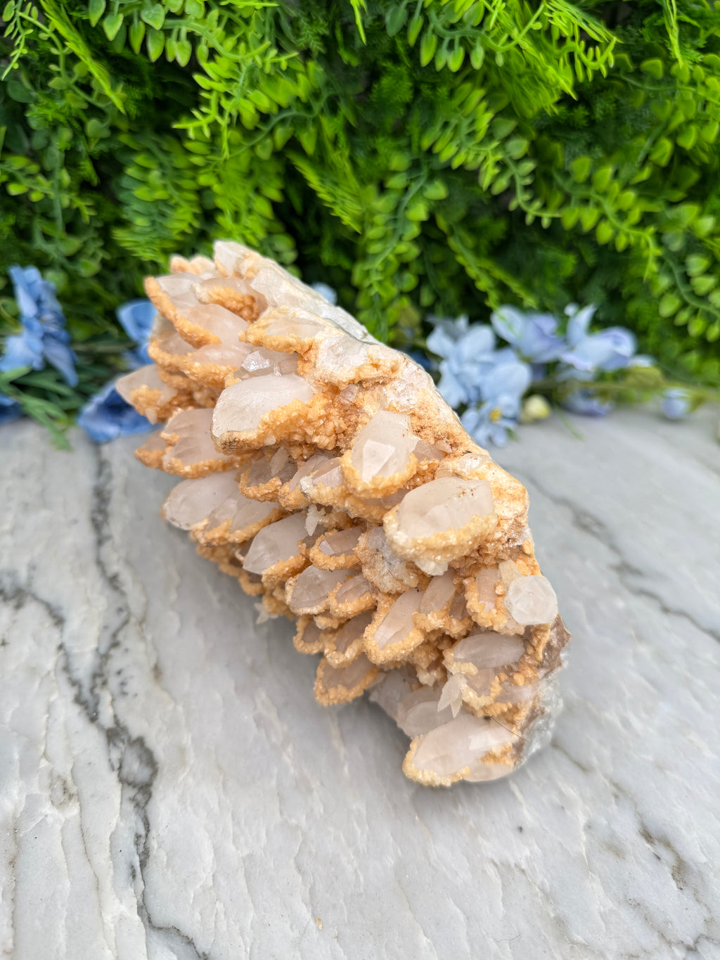 Museumstuk - Bergkristal met zeldzame begroeiing en Pyriet (2372 gr/23.5 cm)