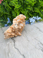 Museumstuk - Bergkristal met zeldzame begroeiing en Pyriet (2372 gr/23.5 cm)