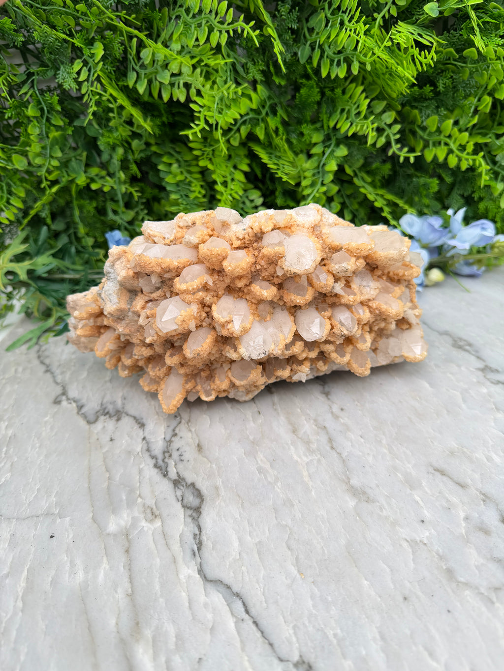 Museumstuk - Bergkristal met zeldzame begroeiing en Pyriet (2372 gr/23.5 cm)