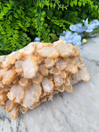 Museumstuk - Bergkristal met zeldzame begroeiing en Pyriet (2372 gr/23.5 cm)