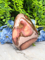 Polychroom Jaspis freeform (426 gr/9 cm)