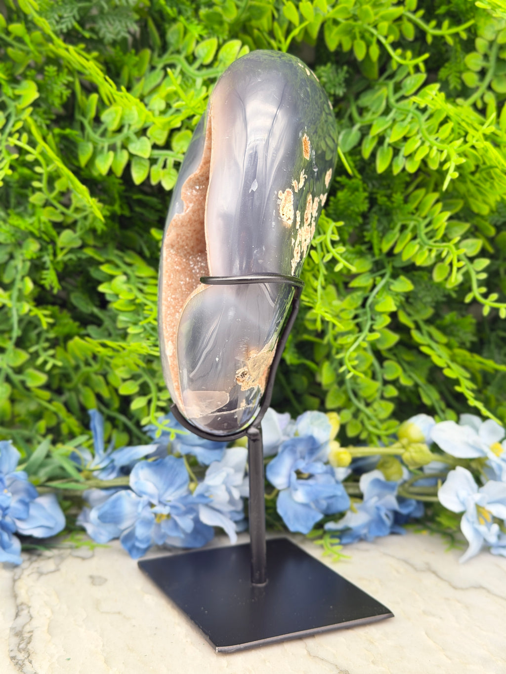 Druzy Agaat geode rondom gepolijst op standaard (1074 gr/21 cm)