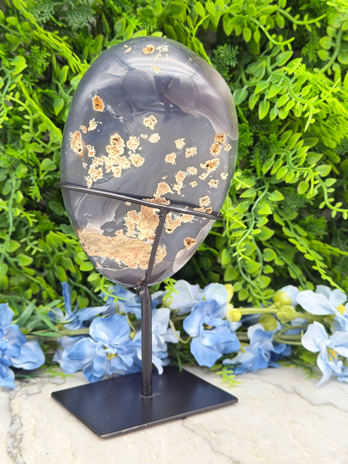 Druzy Agaat geode rondom gepolijst op standaard (1074 gr/21 cm)