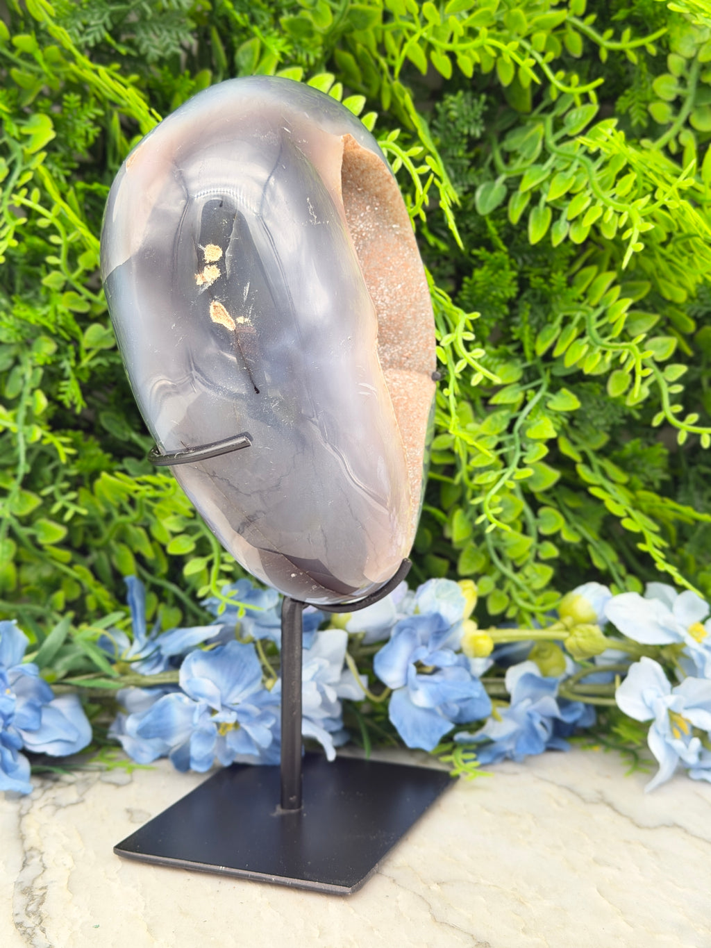 Druzy Agaat geode rondom gepolijst op standaard (1074 gr/21 cm)