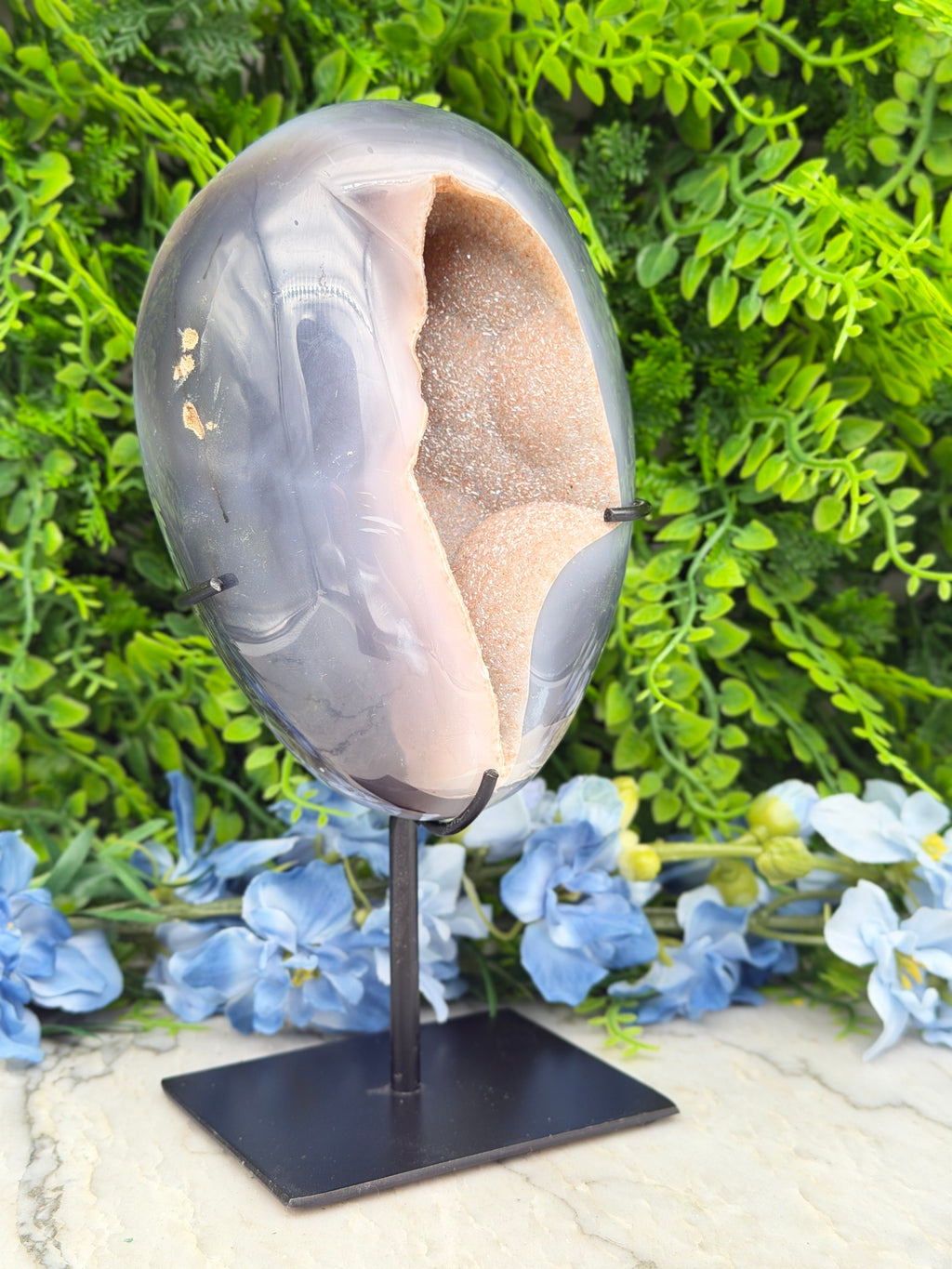 Druzy Agaat geode rondom gepolijst op standaard (1074 gr/21 cm)