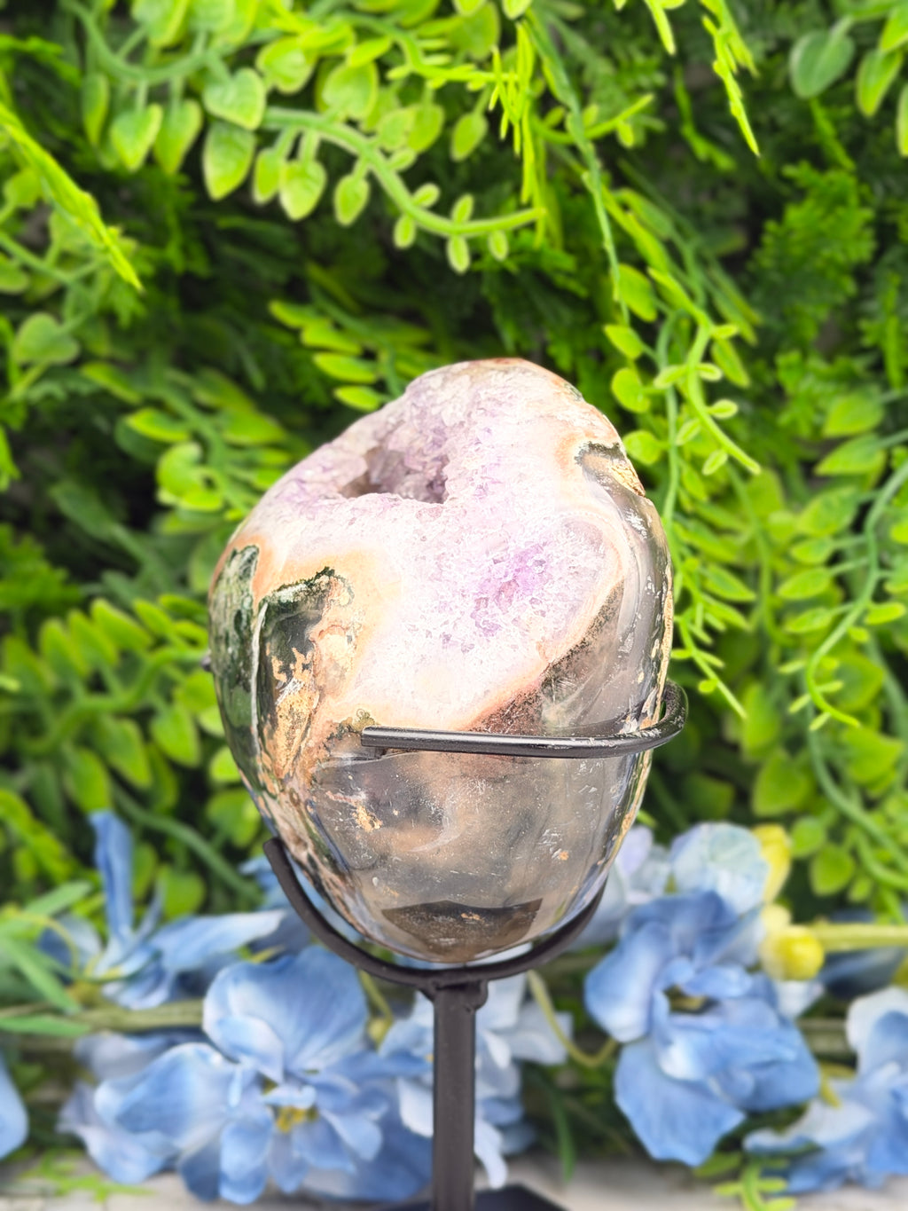 Amethist op Bergkristal geode met Agaat op standaard (538 gr/14 cm)