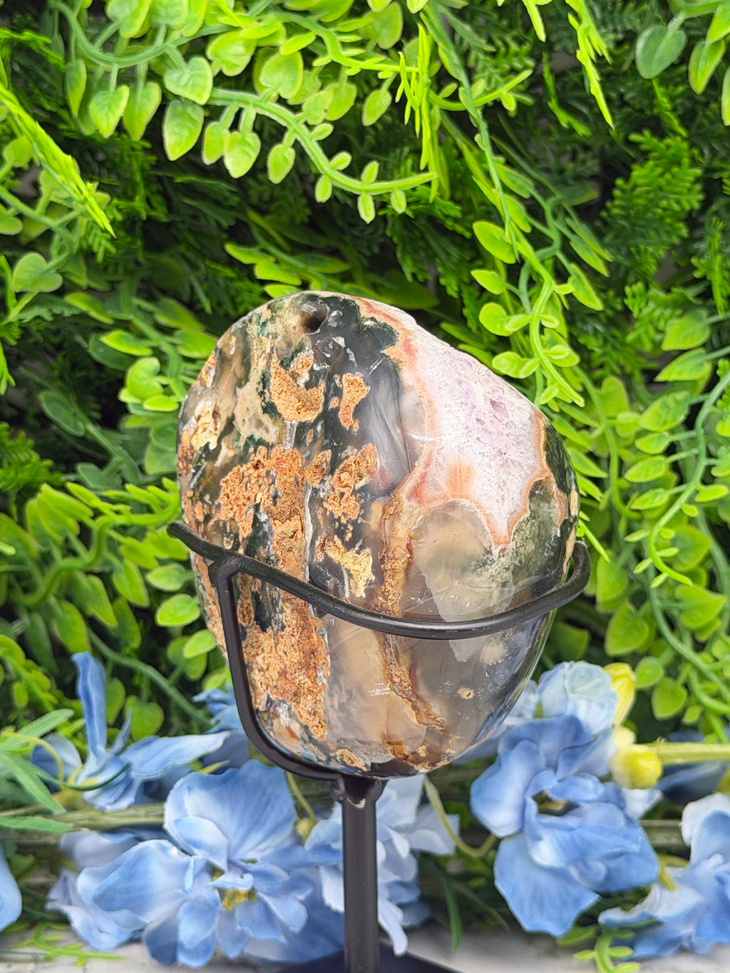 Amethist op Bergkristal geode met Agaat op standaard (538 gr/14 cm)