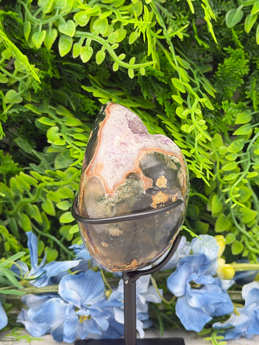 Amethist op Bergkristal geode met Agaat op standaard (538 gr/14 cm)