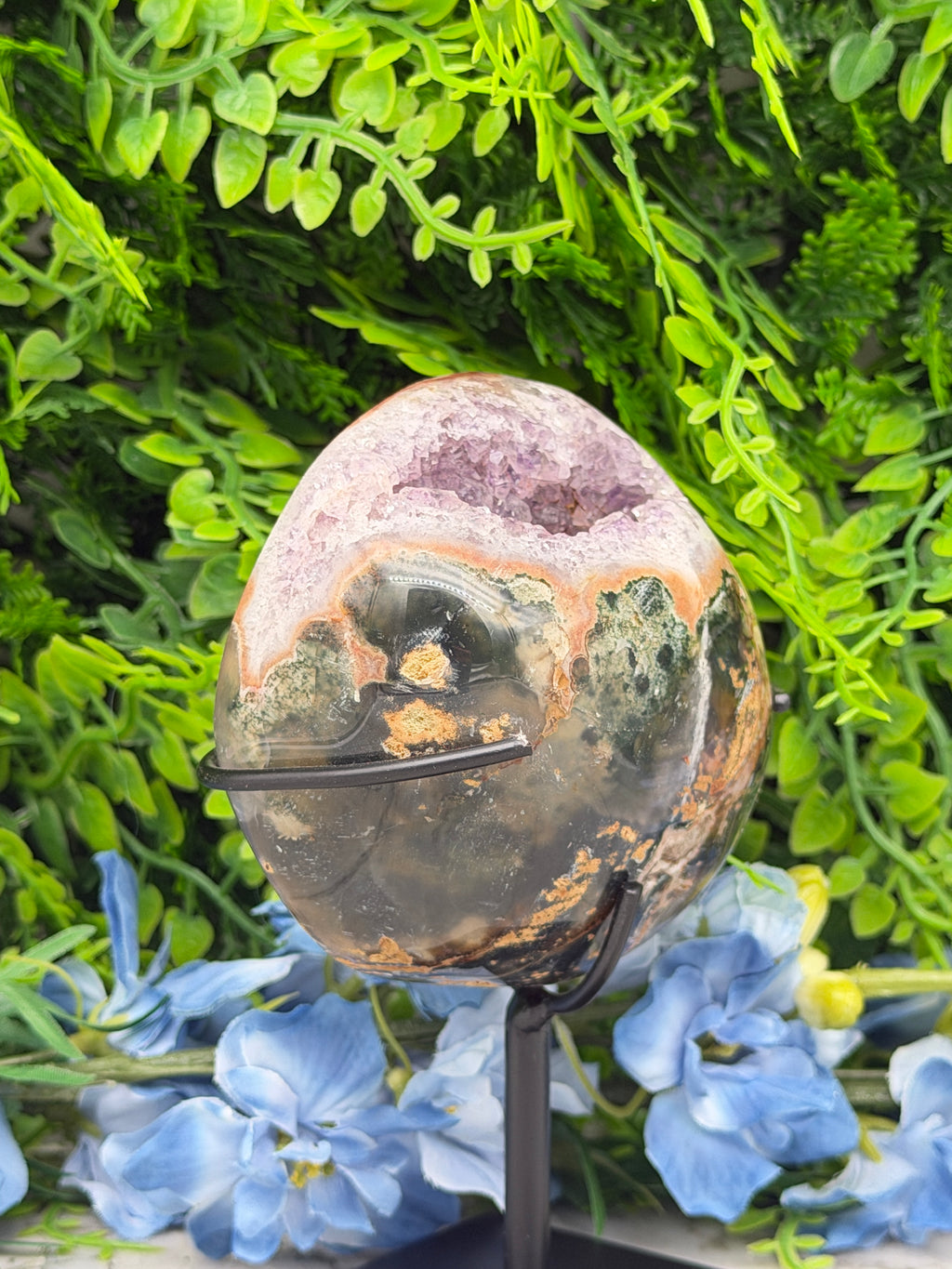 Amethist op Bergkristal geode met Agaat op standaard (538 gr/14 cm)