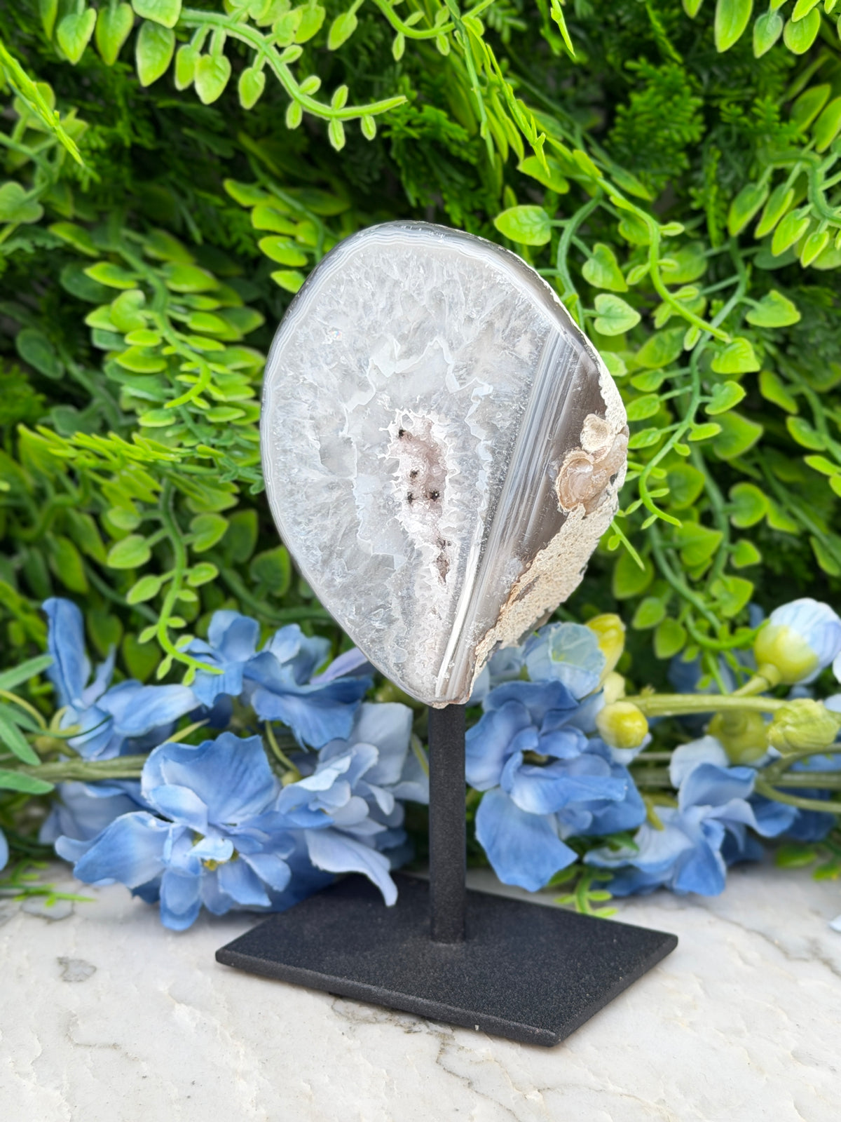 Agaat geode op standaard (358 gr/14 cm)