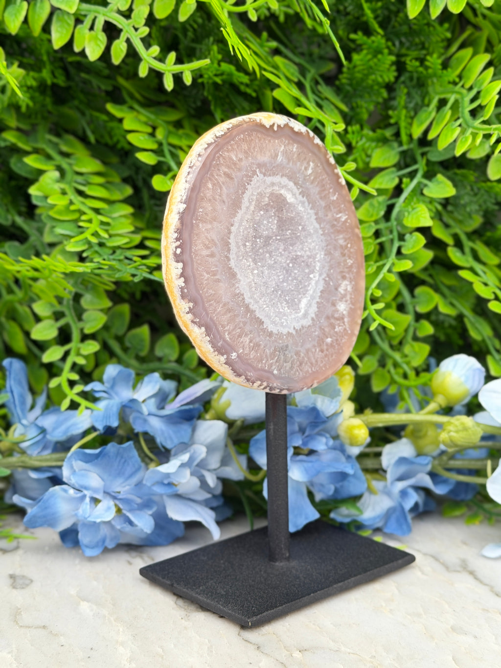 Agaat geode op standaard (320 gr/14 cm)