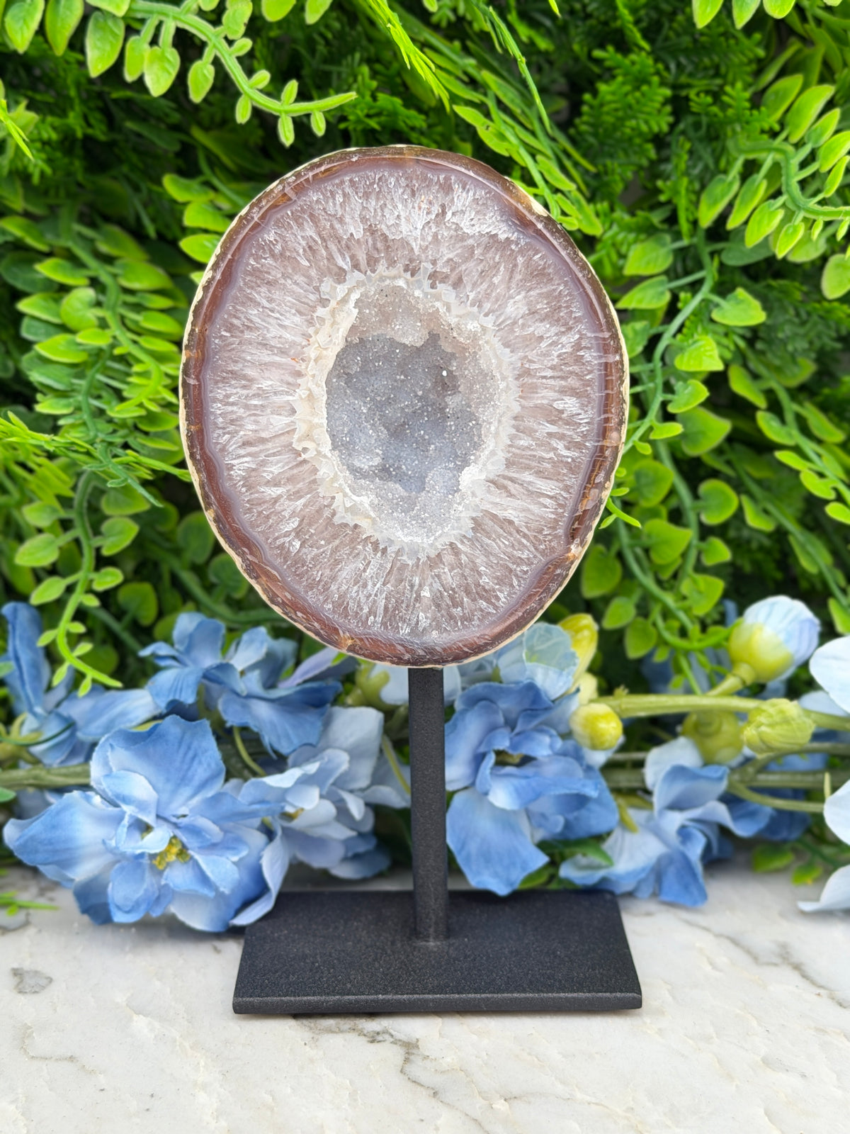 Agaat geode op standaard (418 gr/15 cm)