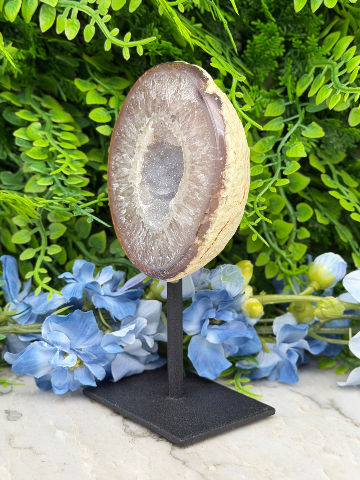 Agaat geode op standaard (418 gr/15 cm)