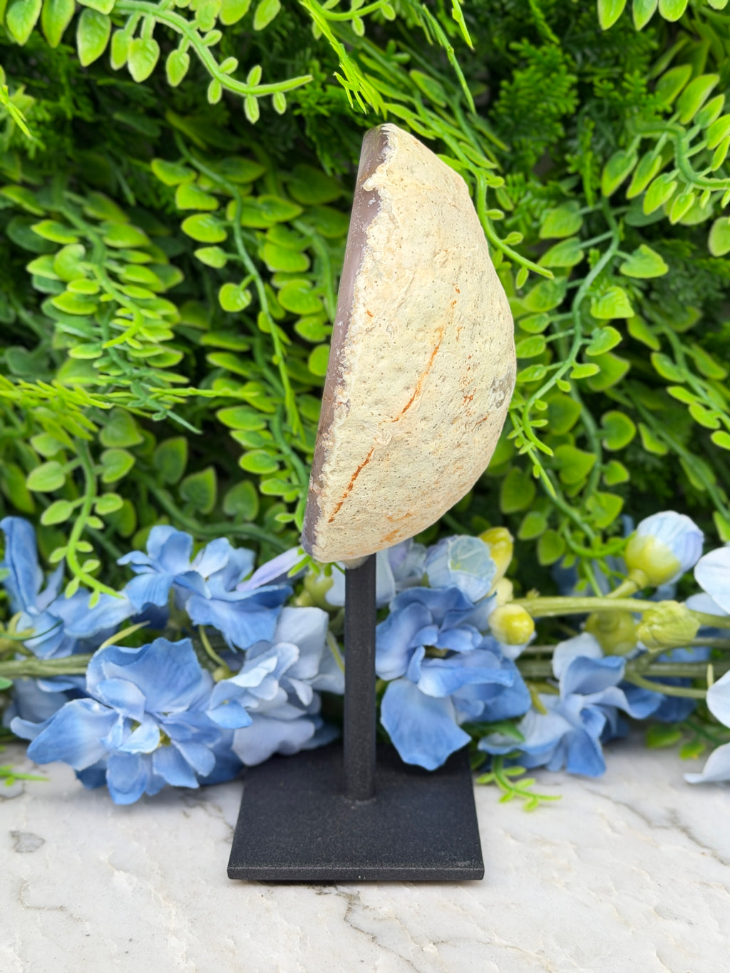 Agaat geode op standaard (418 gr/15 cm)