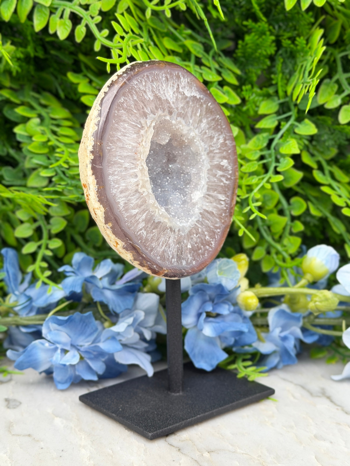 Agaat geode op standaard (418 gr/15 cm)