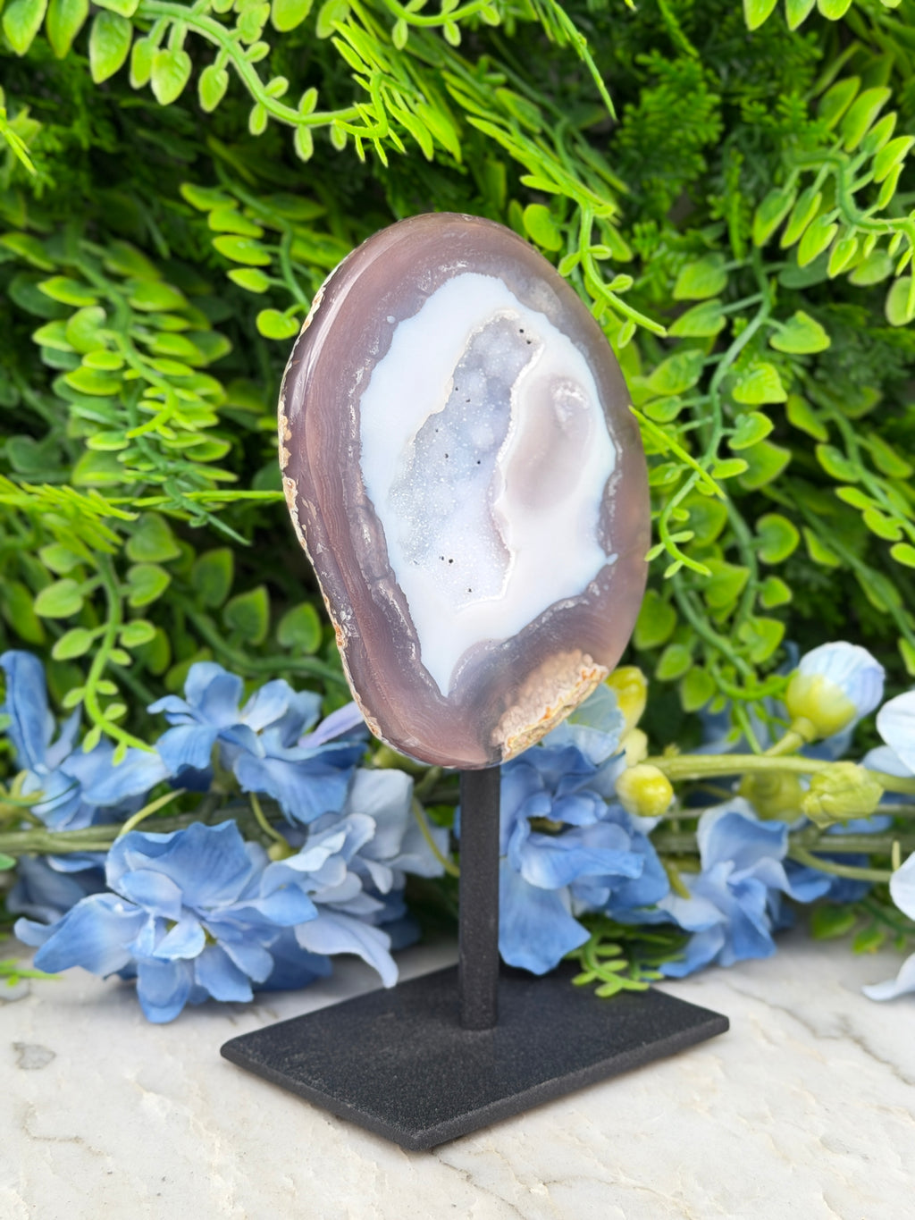Agaat geode op standaard (264 gr/14 cm)