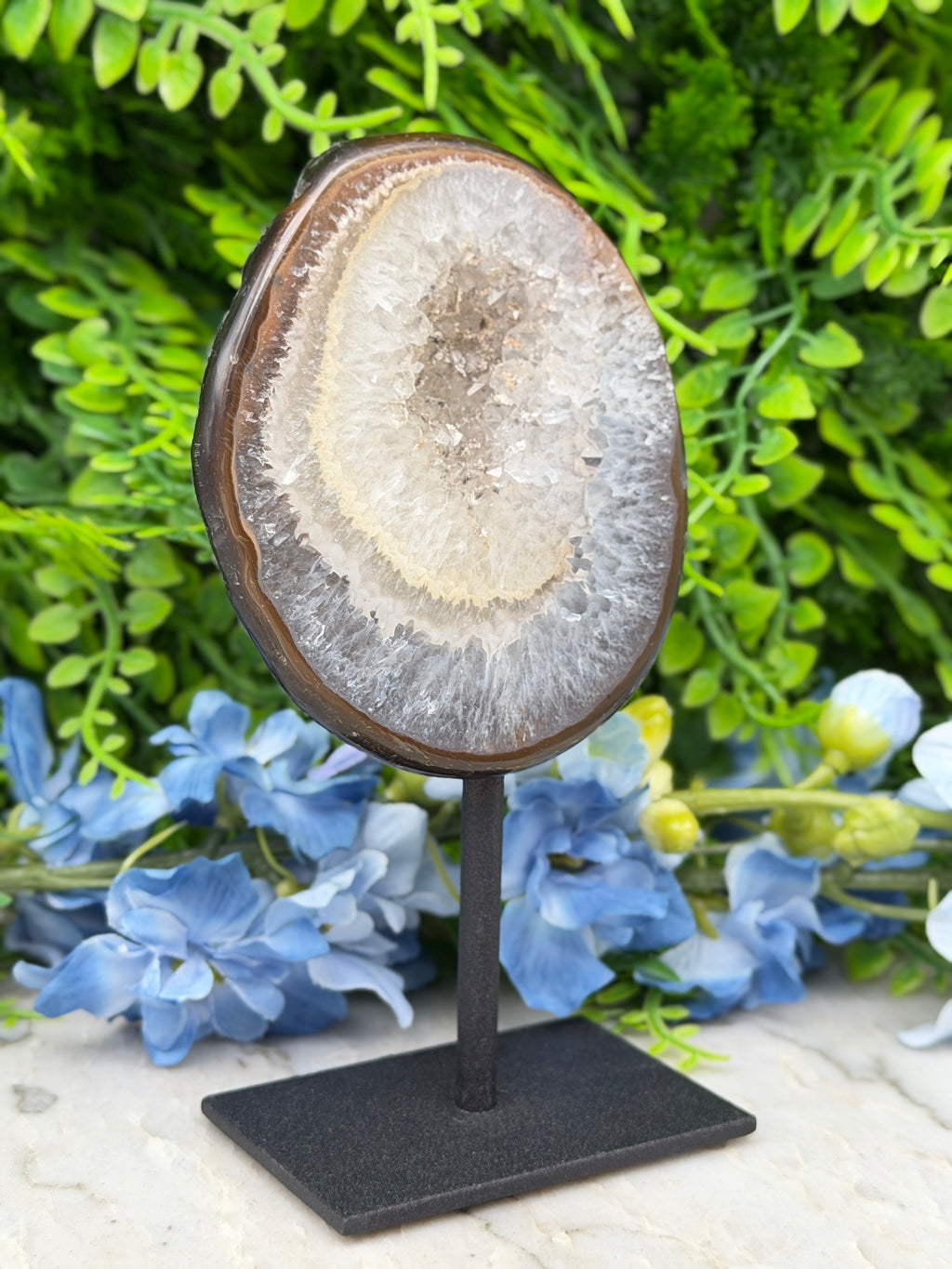 Agate geode on a stand (370 gr/15 cm)