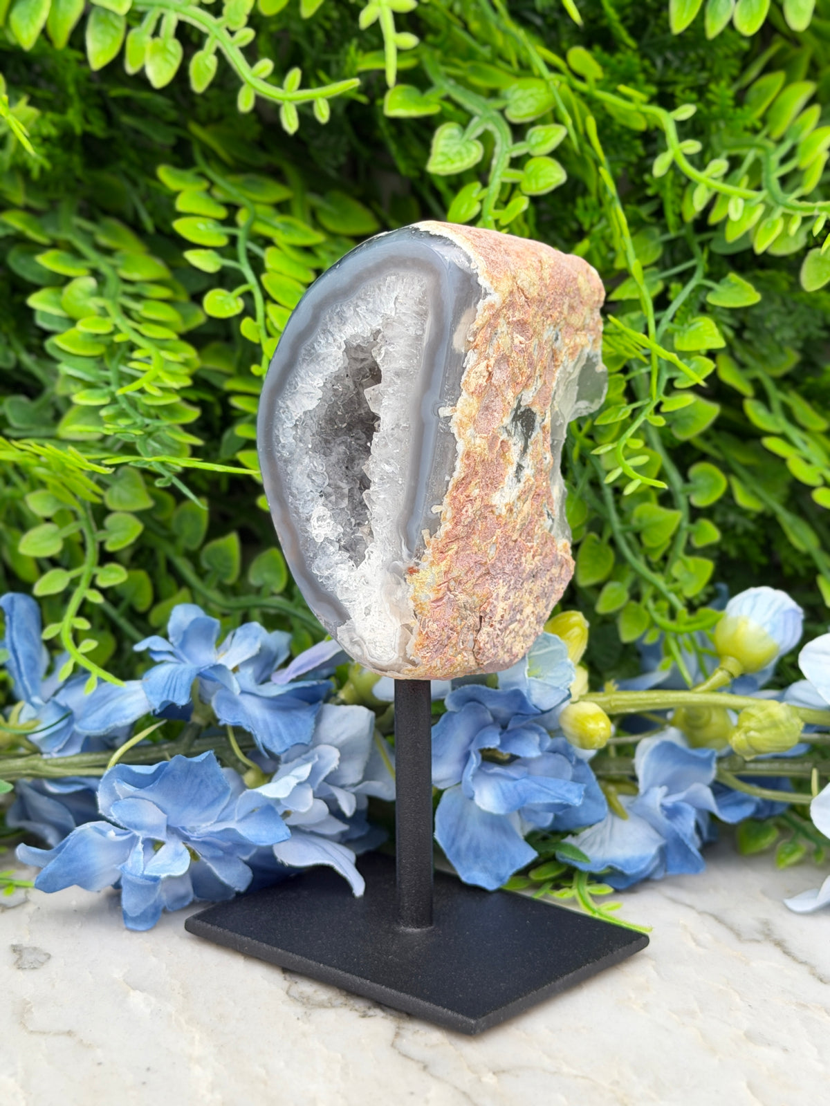 Agate geode on a stand (350 gr/13 cm)