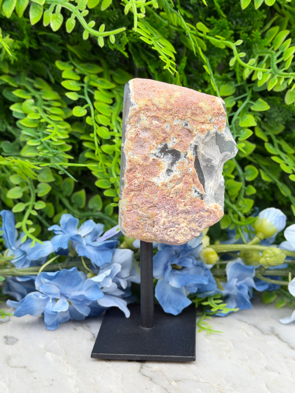 Agate geode on a stand (350 gr/13 cm)