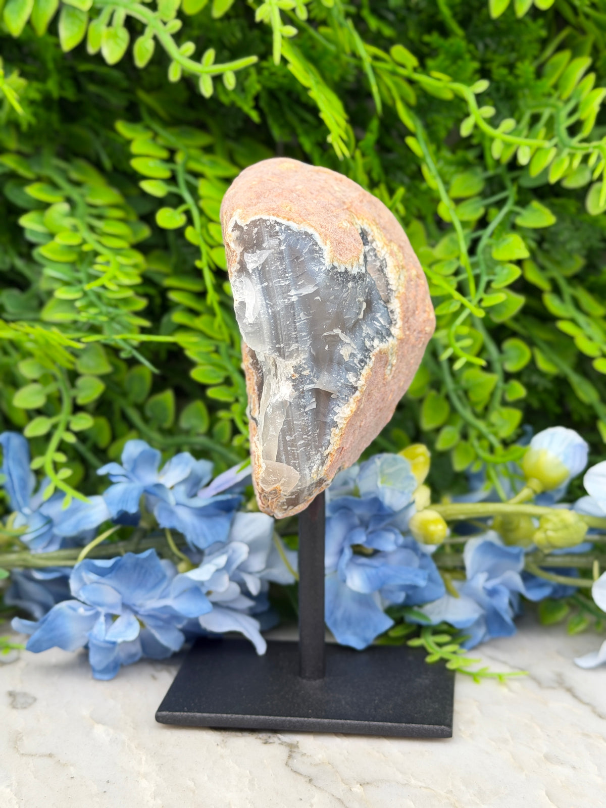 Agate geode on a stand (350 gr/13 cm)