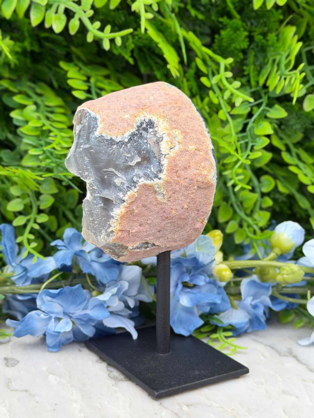 Agate geode on a stand (350 gr/13 cm)