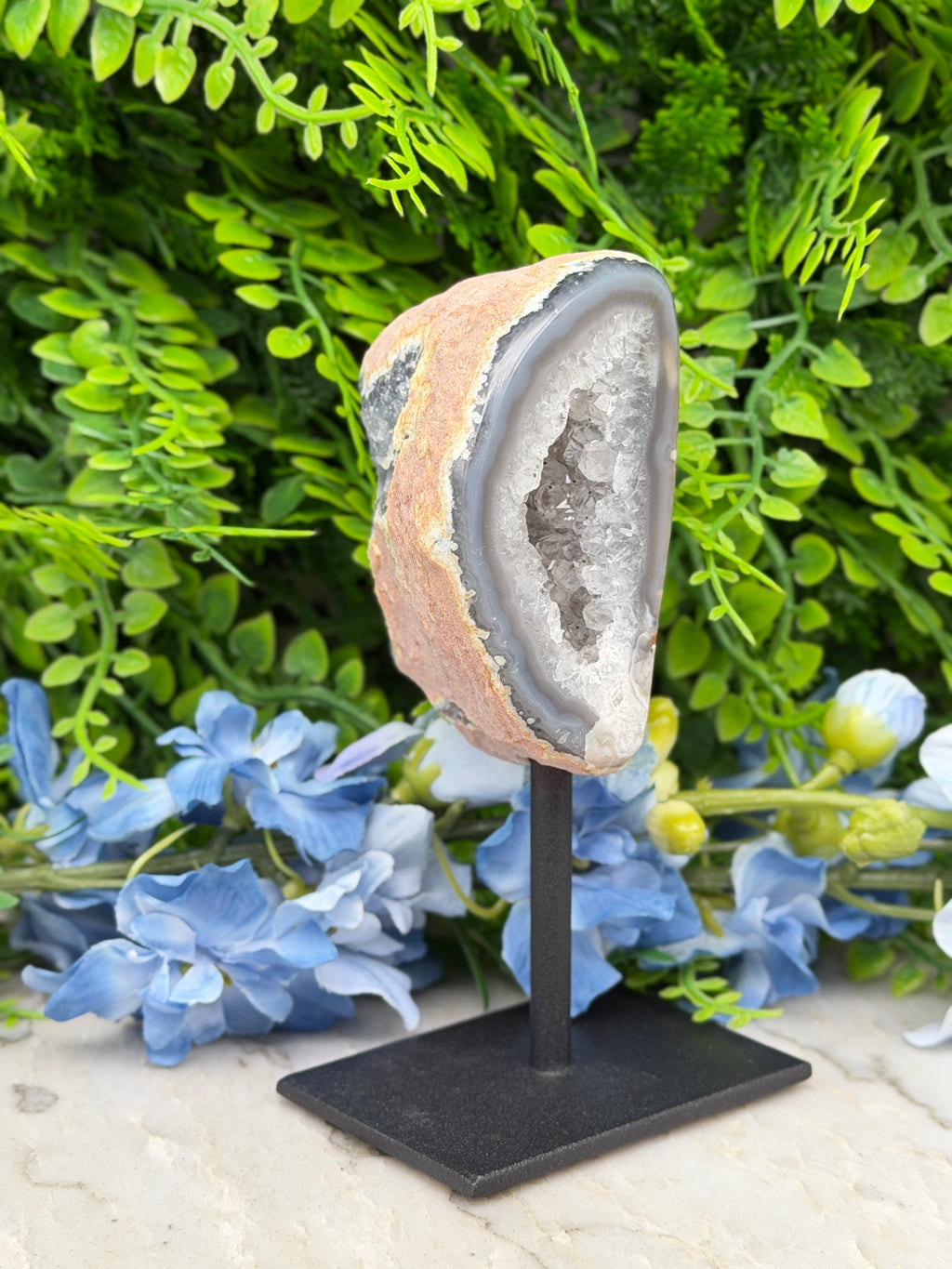 Agate geode on a stand (350 gr/13 cm)