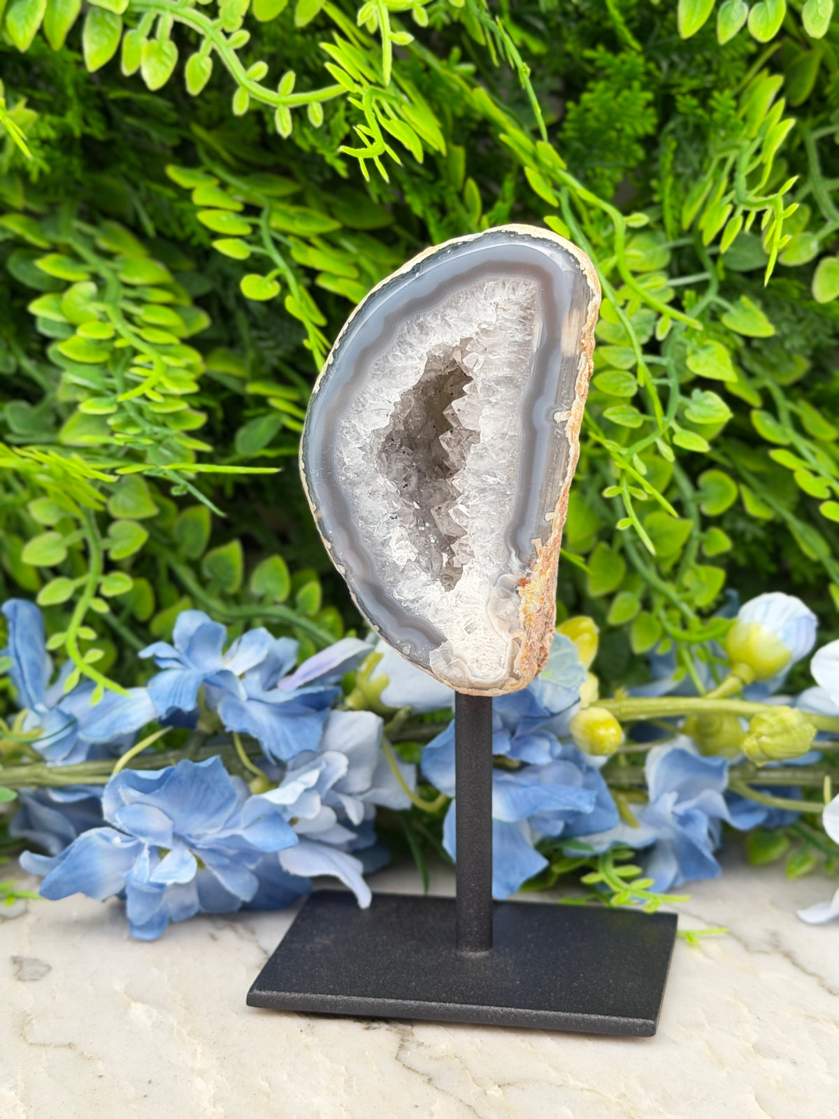 Agate geode on a stand (350 gr/13 cm)