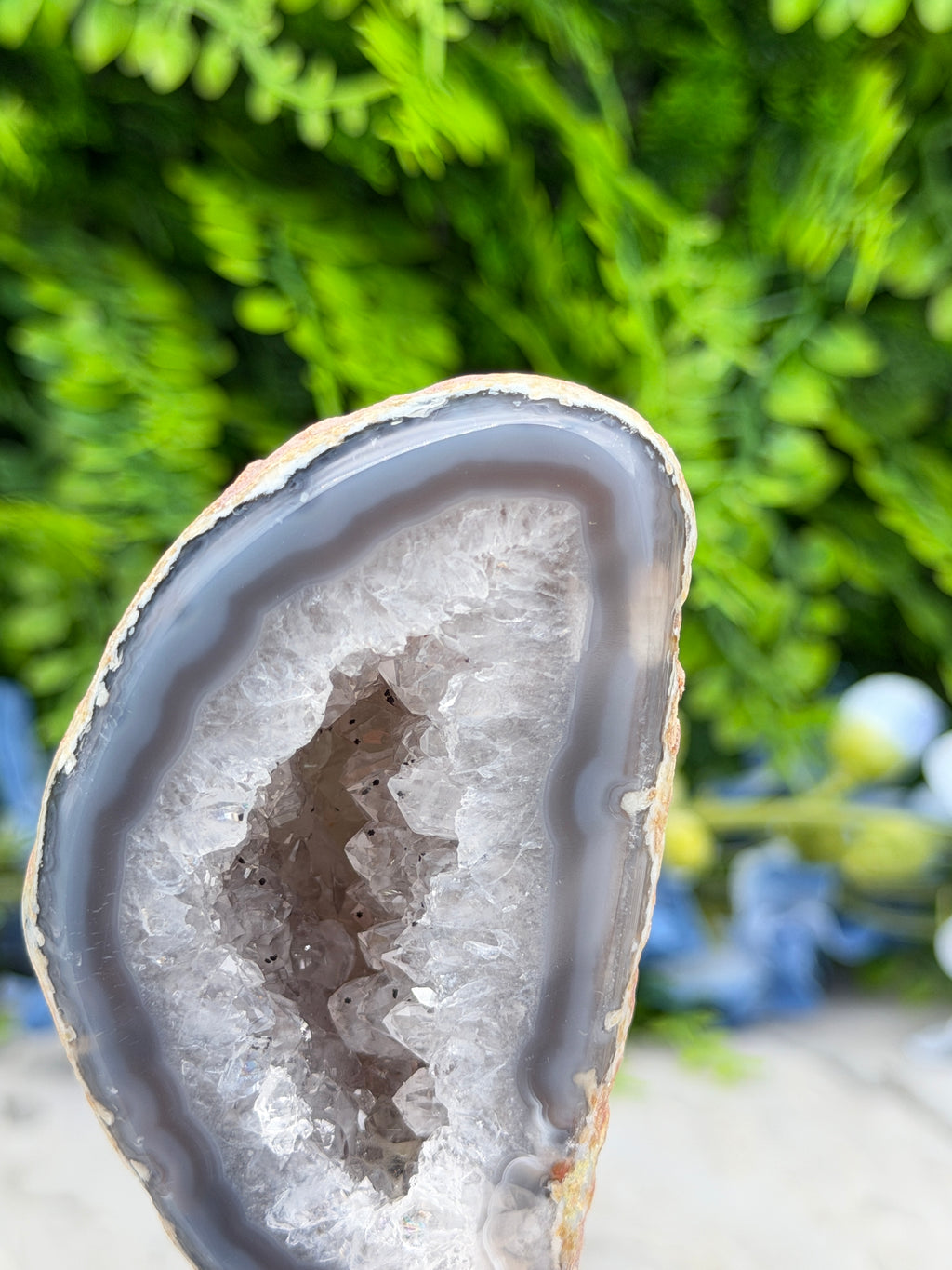 Agate geode on a stand (350 gr/13 cm)