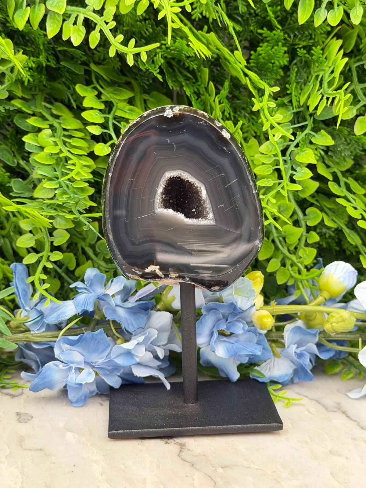 Agaat geode op standaard (420 gr/13 cm)