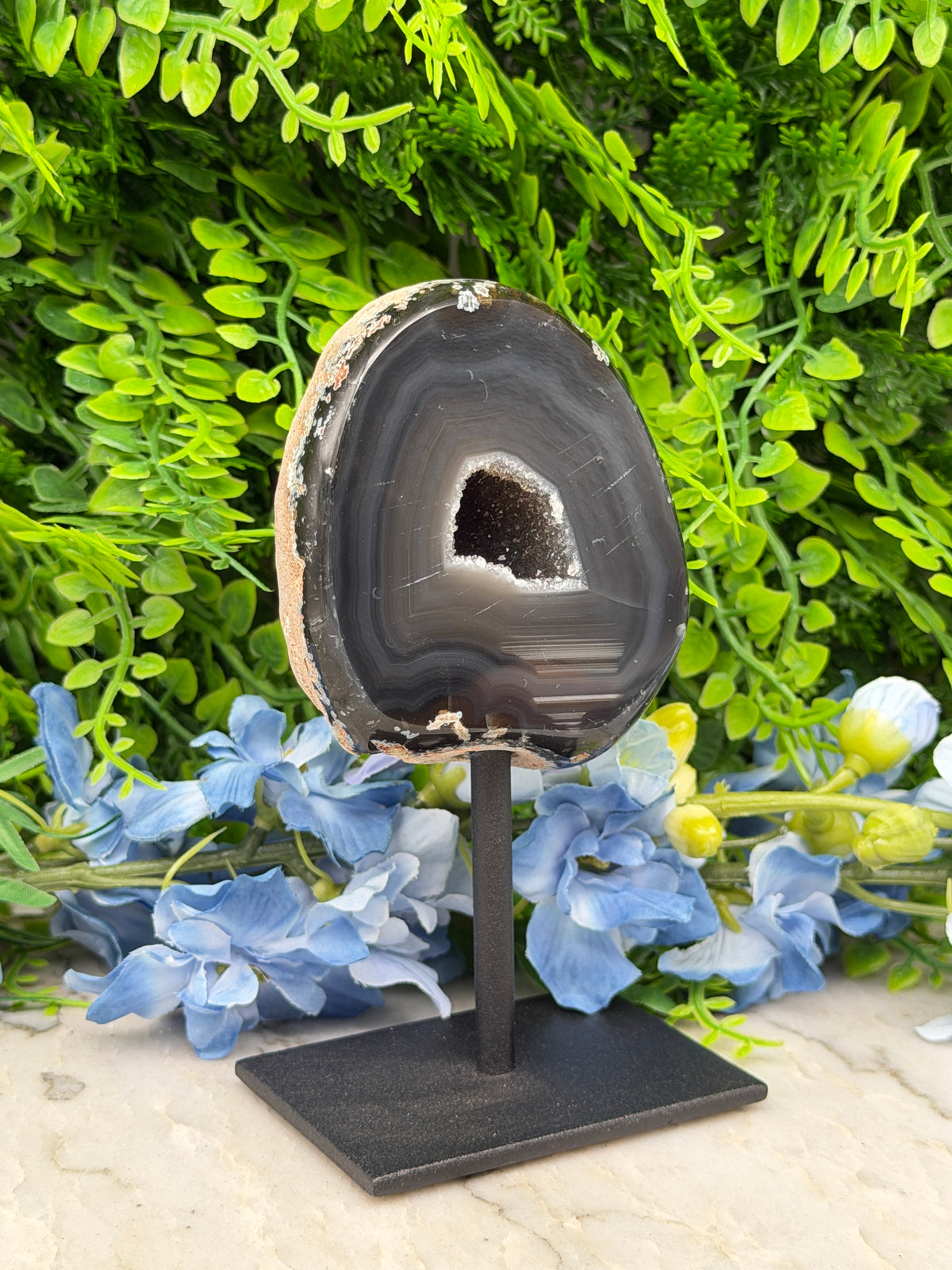Agaat geode op standaard (420 gr/13 cm)