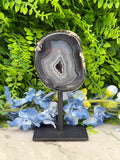 Agate geode on a stand (414 gr/14 cm)