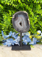 Agate geode on a stand (414 gr/14 cm)