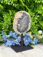 Agate geode on a stand (414 gr/14 cm)