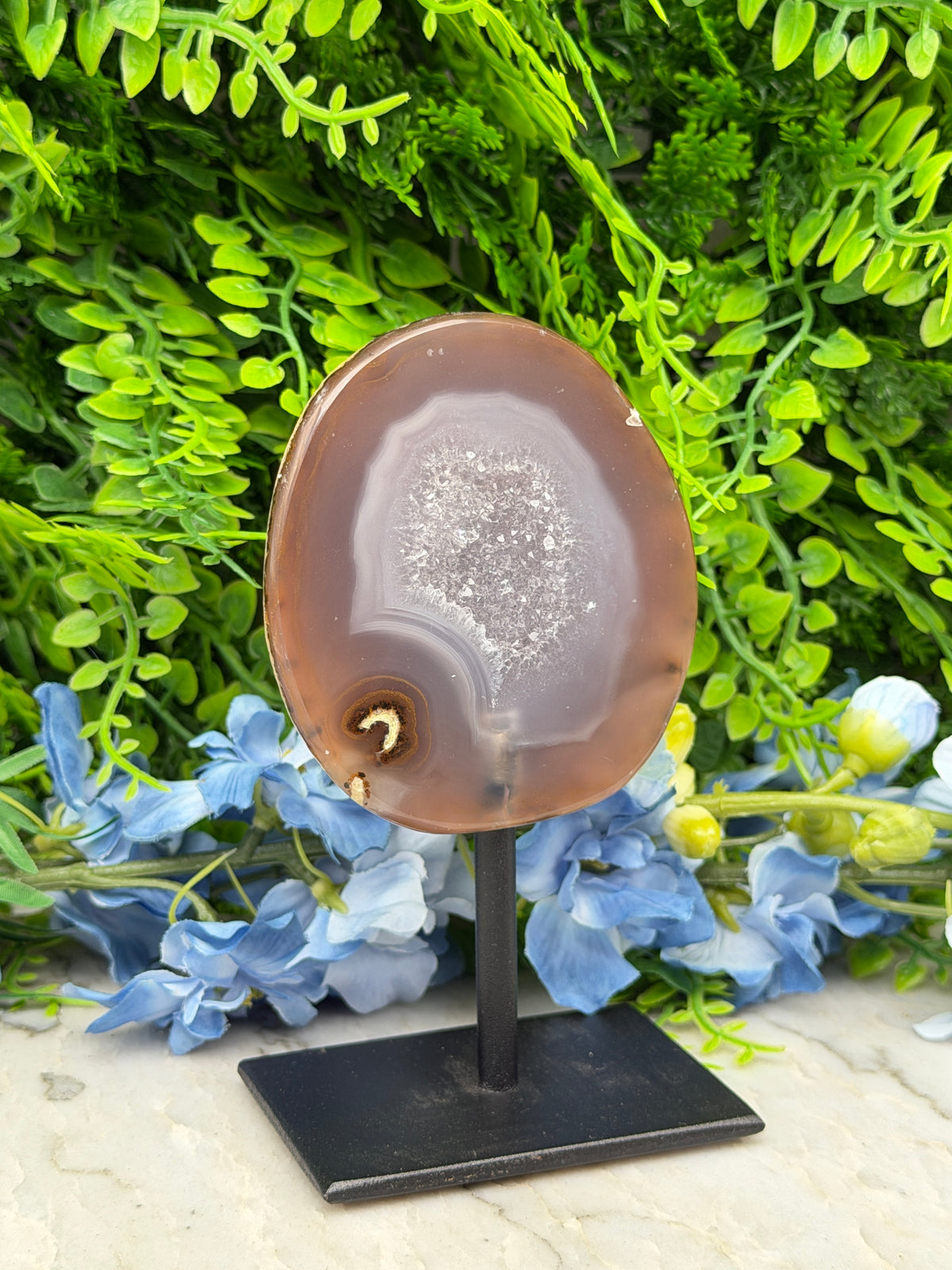 Agaat geode op standaard (272 gr/13 cm)