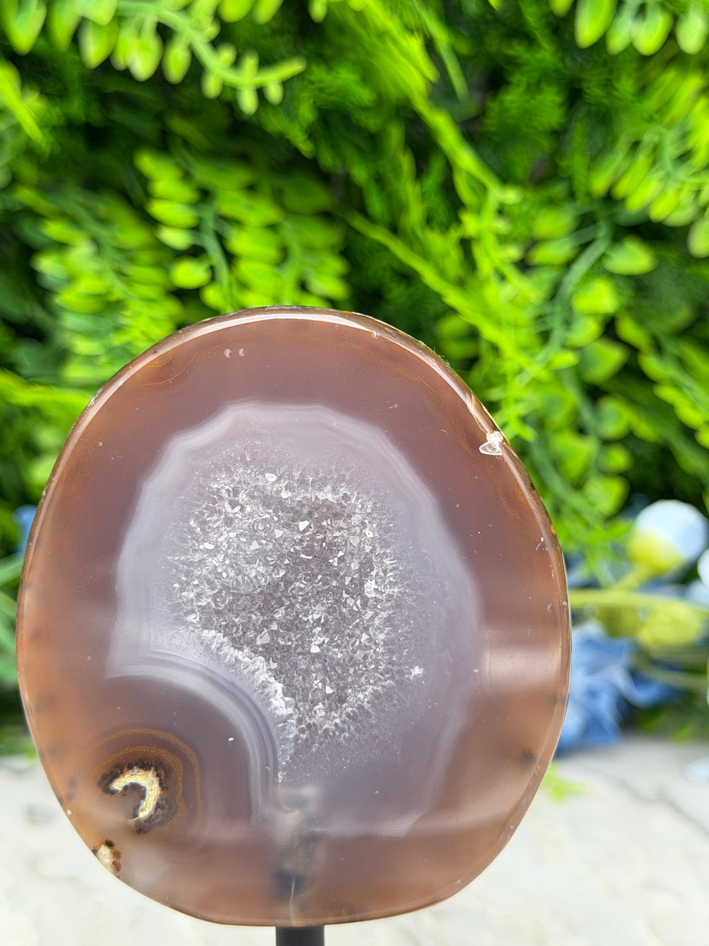 Agaat geode op standaard (272 gr/13 cm)